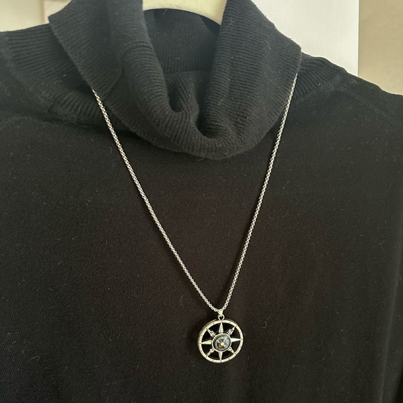 REAL working Compass Pendant Necklace, in GIFT BOX Casual Leisure Fashion - Picture 12 of 16